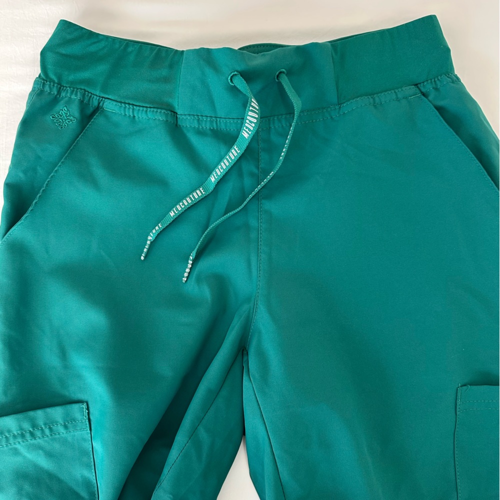 Med Couture women’s Scrub top & bottom - Picture 5 of 5